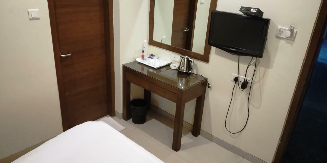 Matrix Inn Pune Exterior foto