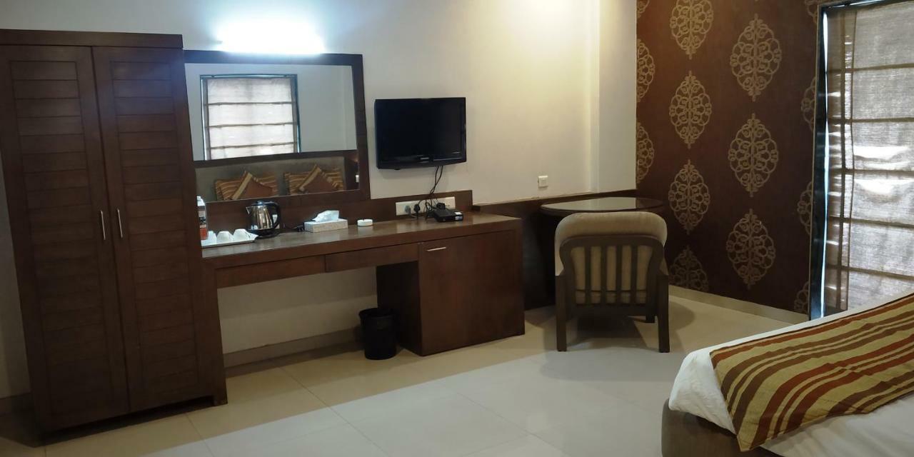 Matrix Inn Pune Exterior foto