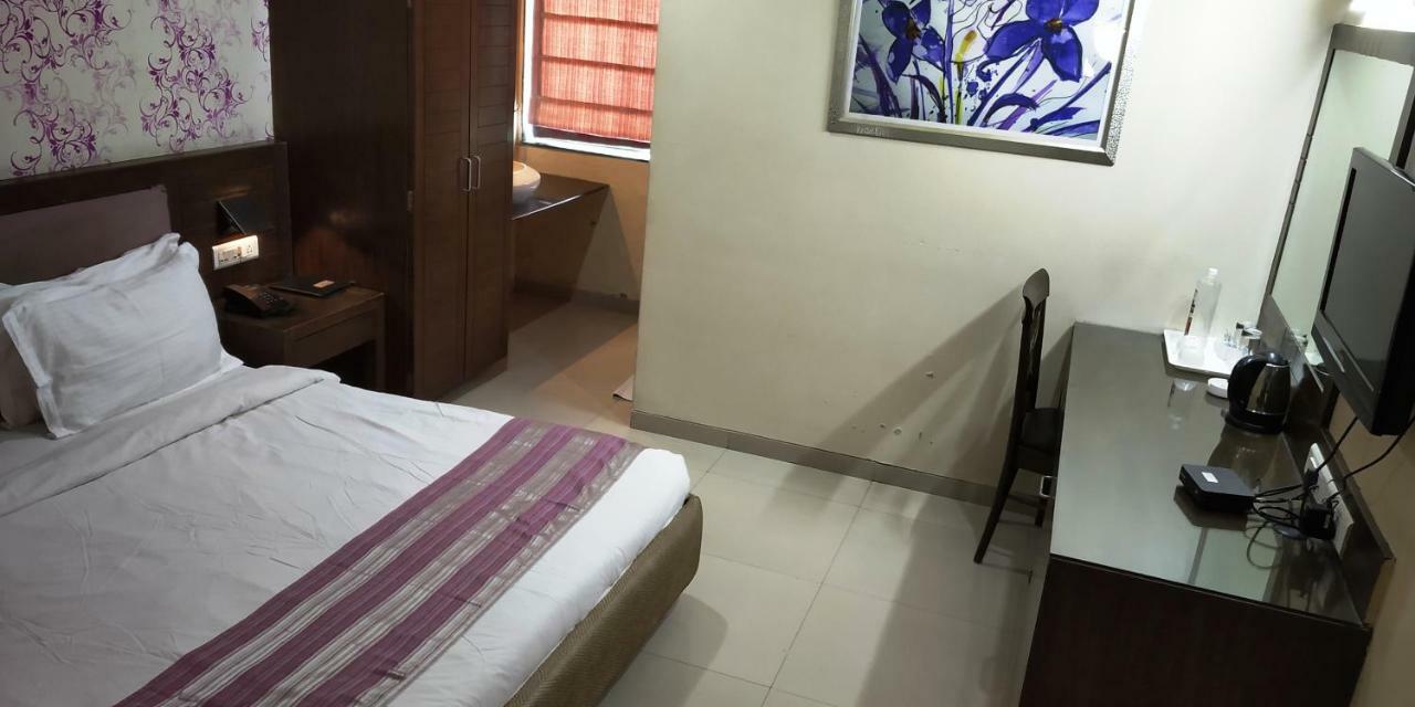 Matrix Inn Pune Exterior foto