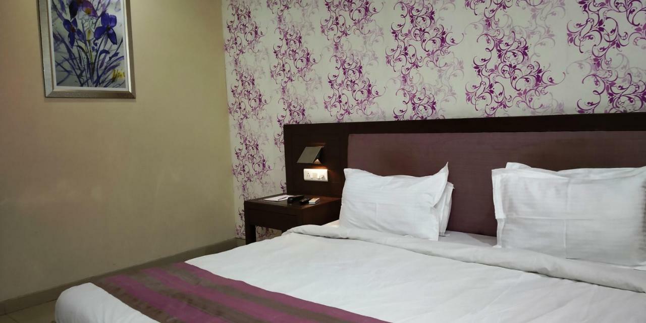 Matrix Inn Pune Exterior foto