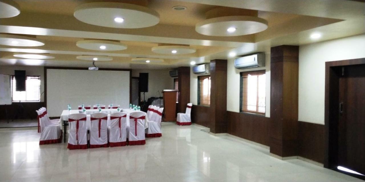 Matrix Inn Pune Exterior foto